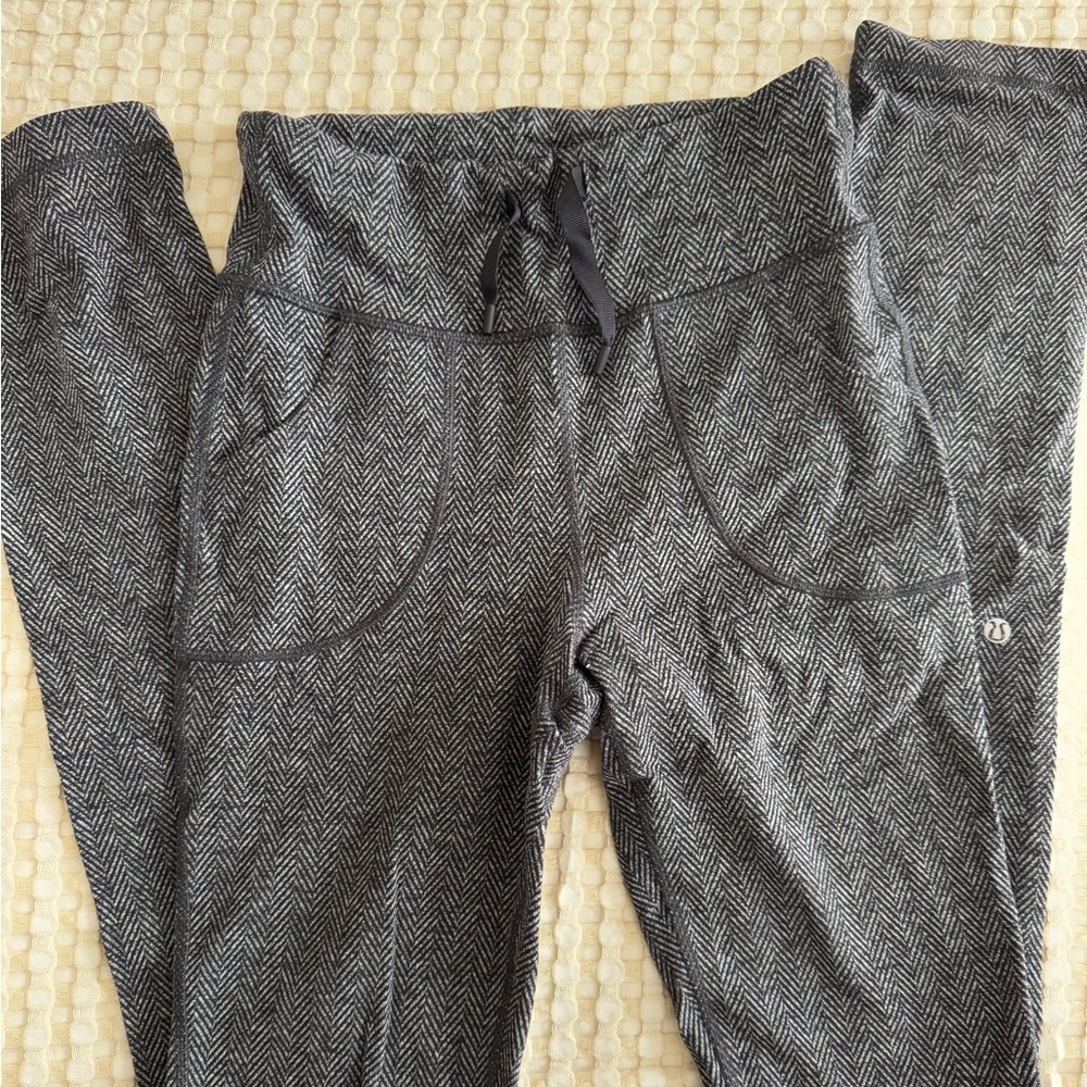 LULULEMON
Herringbone Wunder Under Leggings